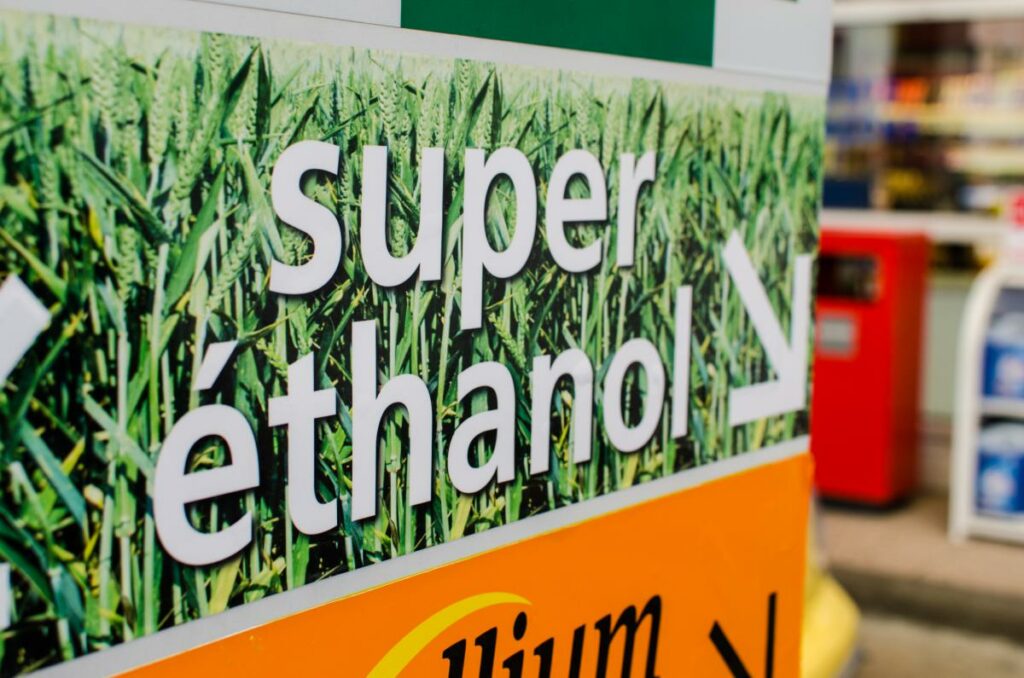 Le Superéthanol E85 carburant durable essence moins cher, bioéthanol
