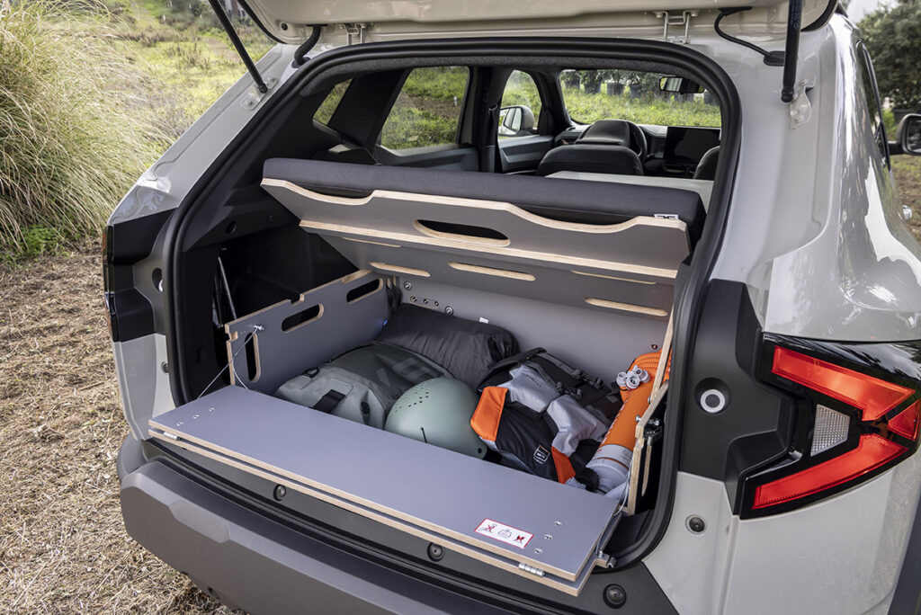 lit couchage dans une voiture dacia duster