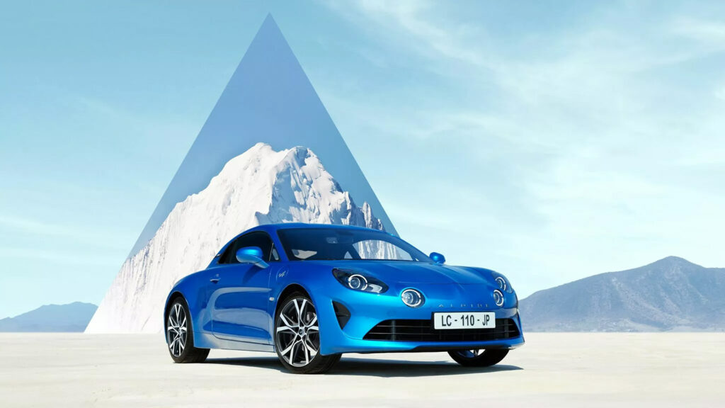 voiture bleu de sport alpine a110 dans le desert