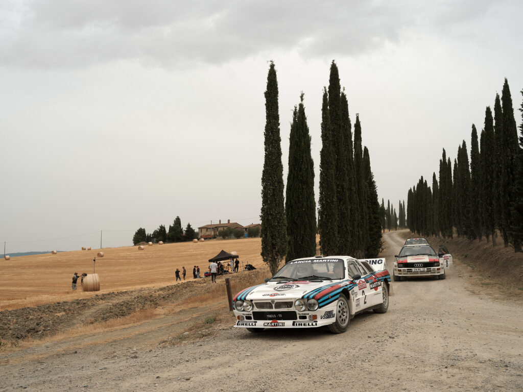 deux voiture sur des routes en toscane pendant le tournage du film race for glory, une audi quattro a1 et une lancia 037