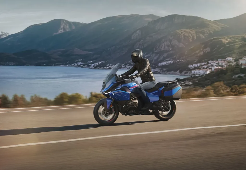 BMW R 1300 RT 2025 de profil