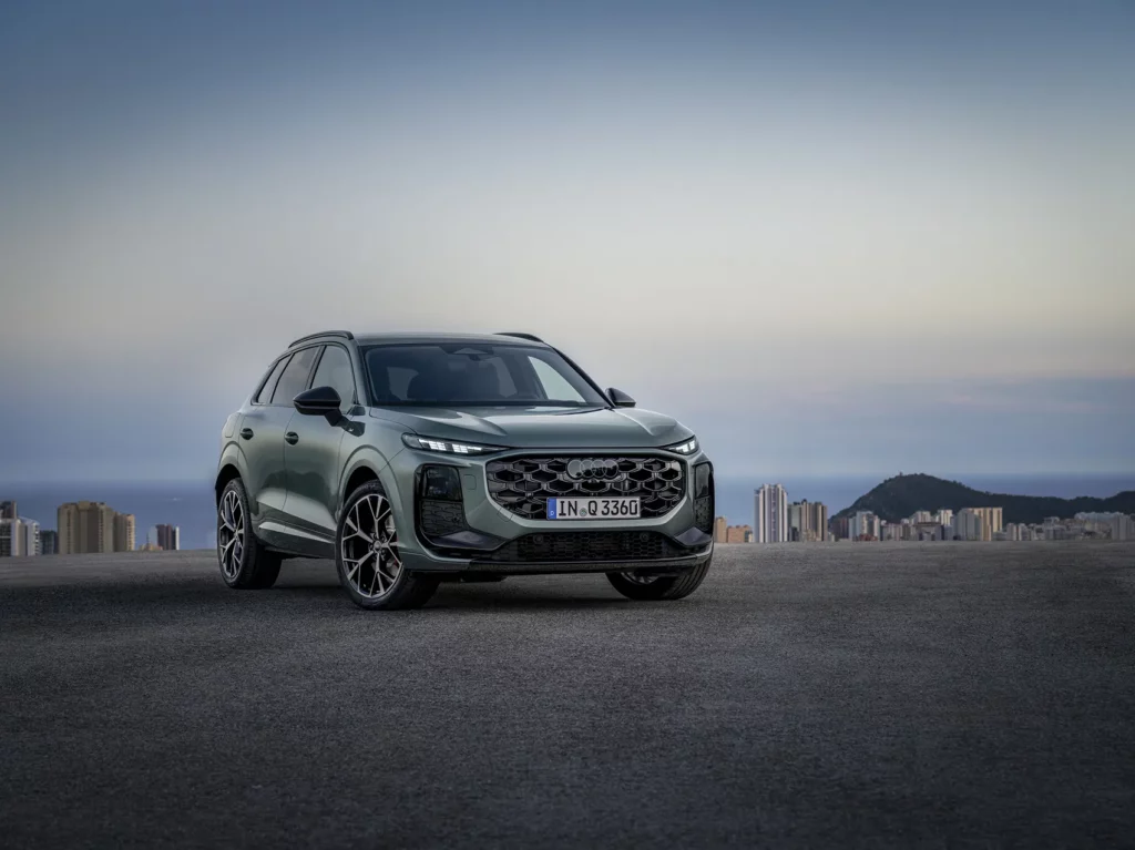 Audi Q6 2026, SUV hybride trois quart face