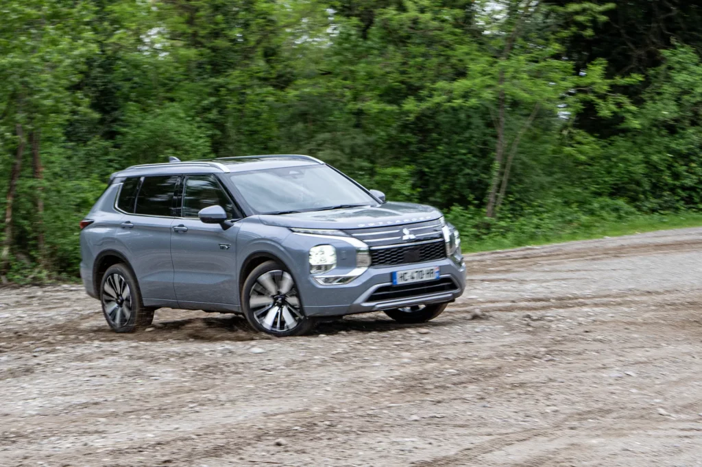 essai mitsubishi outlander phev dans la terre