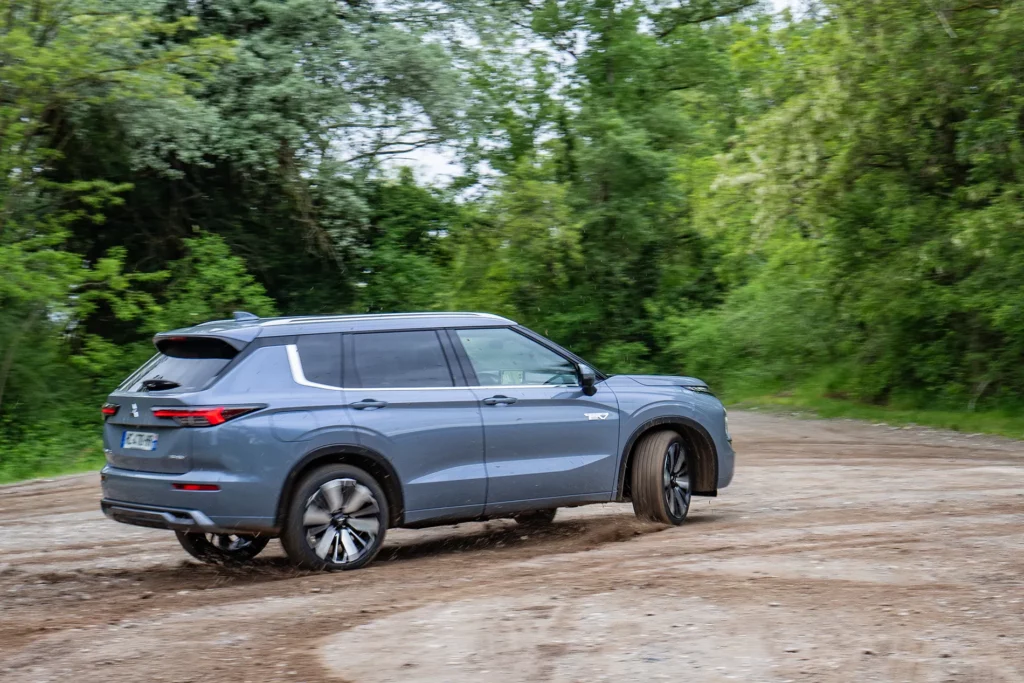 essai mitsubishi outlander phev sur la terre 4x4