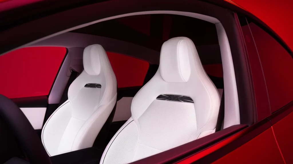 Tesla Model Y Performance 2025 sièges avant