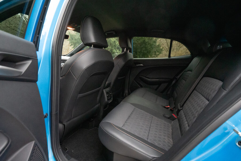 Essai MG3 Hybrid+ places arrière
