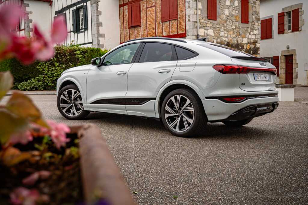 Essai Q6 Sportback e-tron Performance trois quart arrière