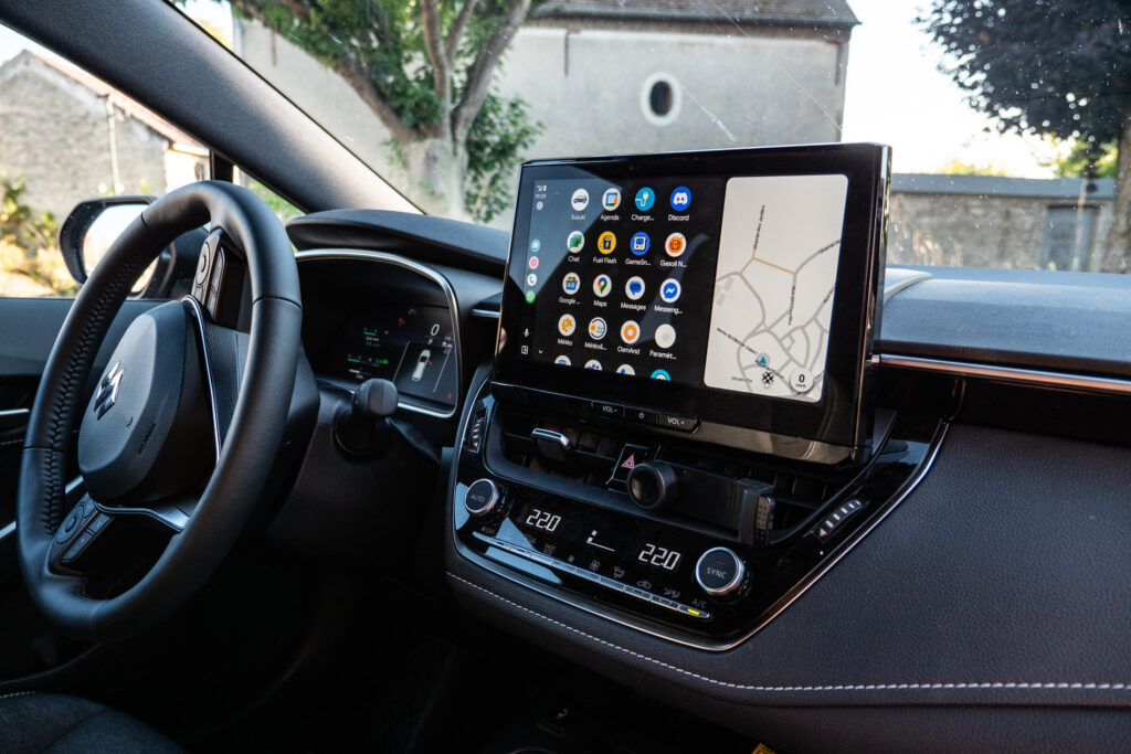 Essai Suzuki Swace 2025 multimedia