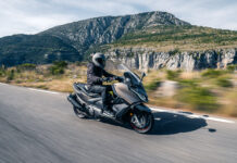 Kymco vide ses stocks : Jusqu’à 2 000 € de remise sur les maxi-scooters bicylindre AK Premium et CV3 avant le 30 Septembre 2025 kymco AK Premium