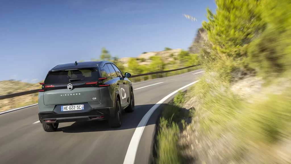 Essai en virage avec le Citroën ë-C5 Aircross