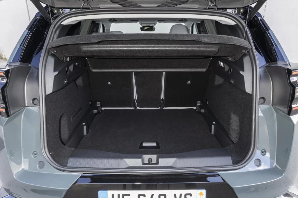 coffre siège relevé du Citroën ë-C5 Aircross
