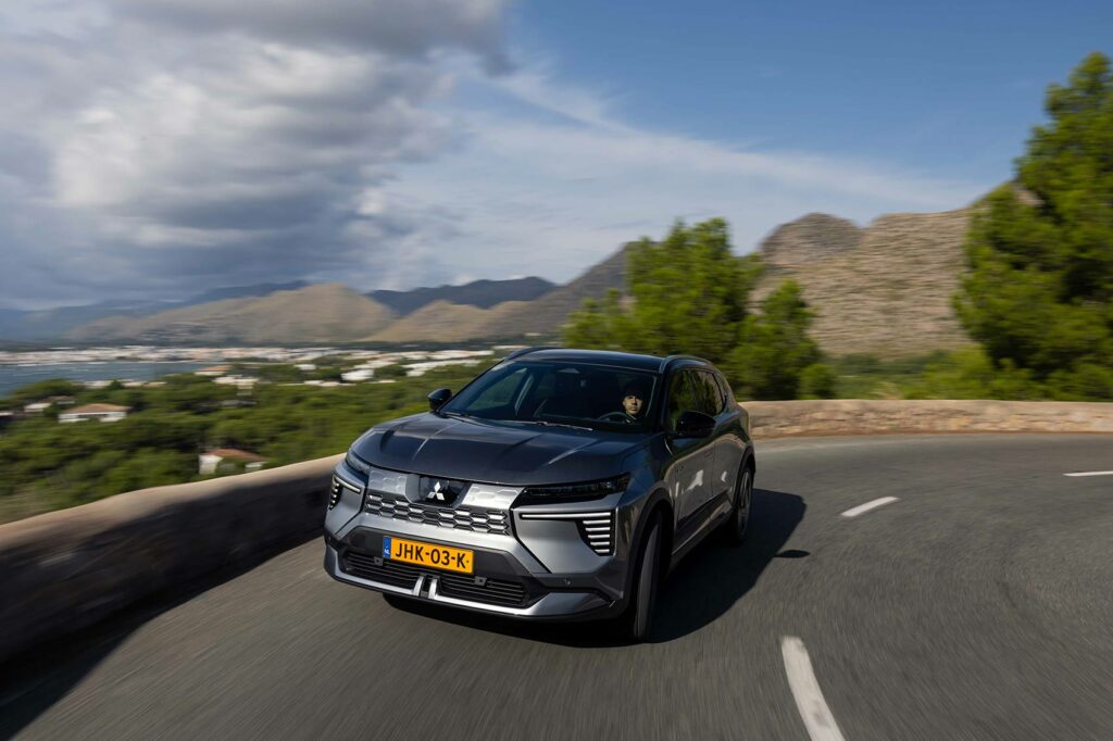 mitsubishi eclipse cross sur la route