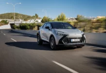 Essai Toyota C-HR hybride 140 : faut il craquer pour la version la moins puissante ? Toyota C-HR Hybride 140 trois quart face route
