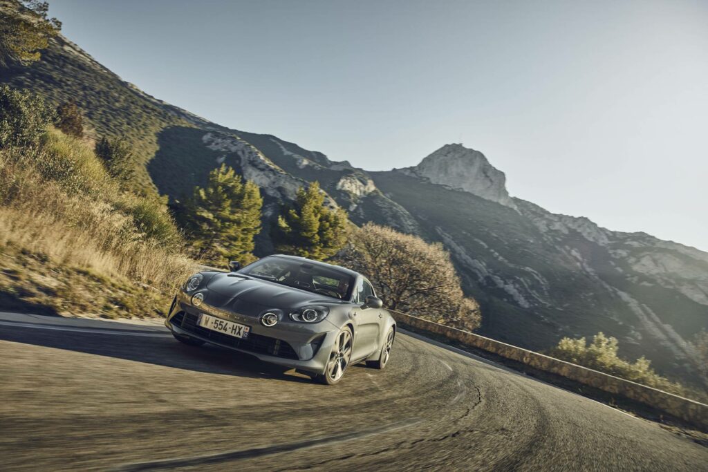 Alpine A110 sur la route