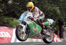 Sept motos au fond de l’eau, trois victoires au TT : l’incroyable semaine qui a forgé la légende de Joey Dunlop Joey Dunlop Tourist Trophy