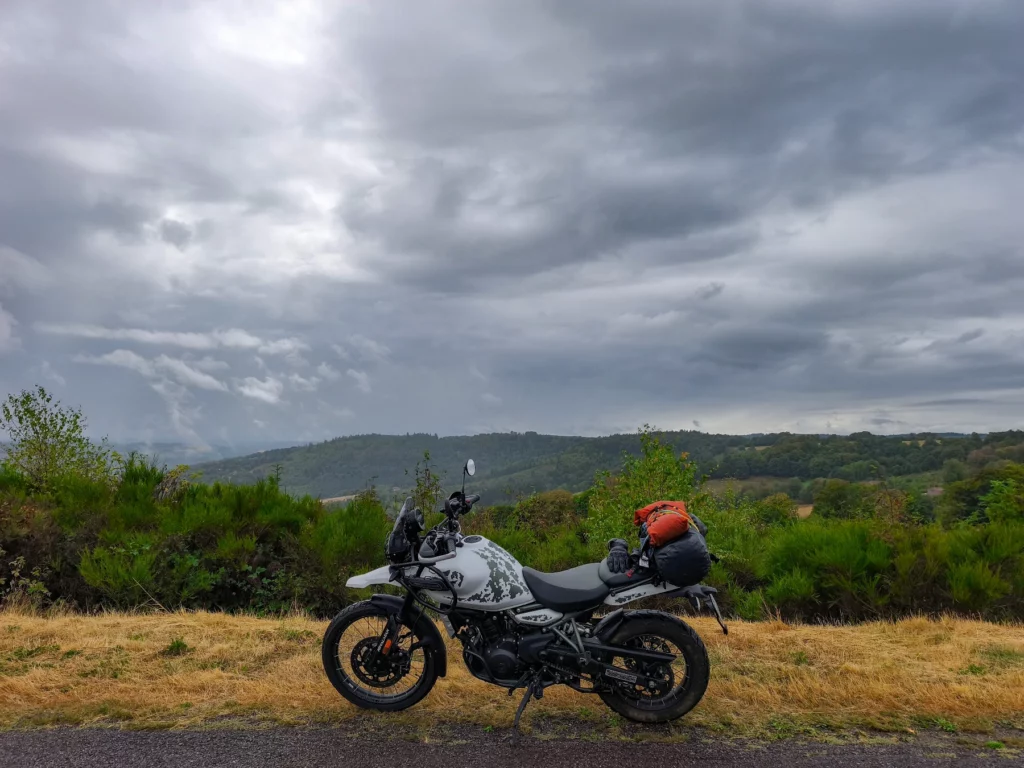 Royal Enfield Himalyan 450 vosges route pluie