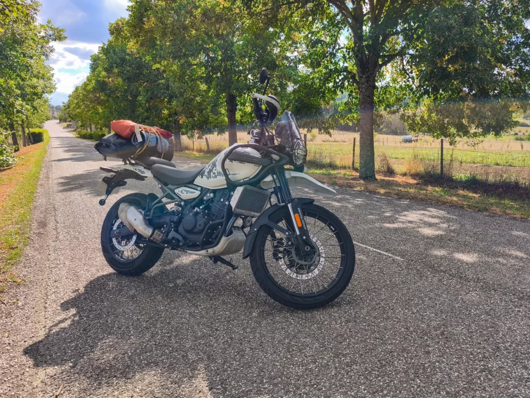 IMG_20260822_161035_1 Royal Enfield Himalyan 450 trois quart face tente